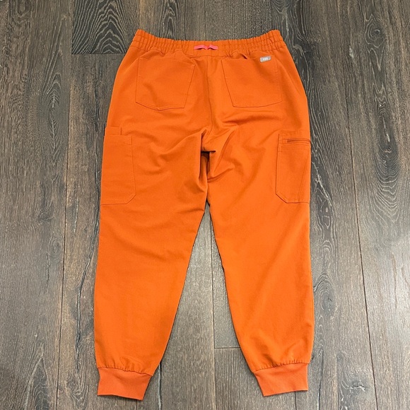 FIGS Women’s Uman Jogger Scrub Pants - Dirty Chai - Picture 4 of 11